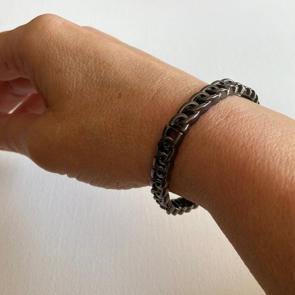 ⭐️Free w/ Purchase! Lia Sophia Interlink Bracelet Hematite - Picture 3 of 6